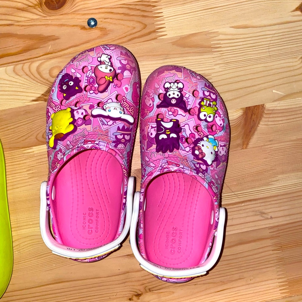 Hello kitty crocs kids 12